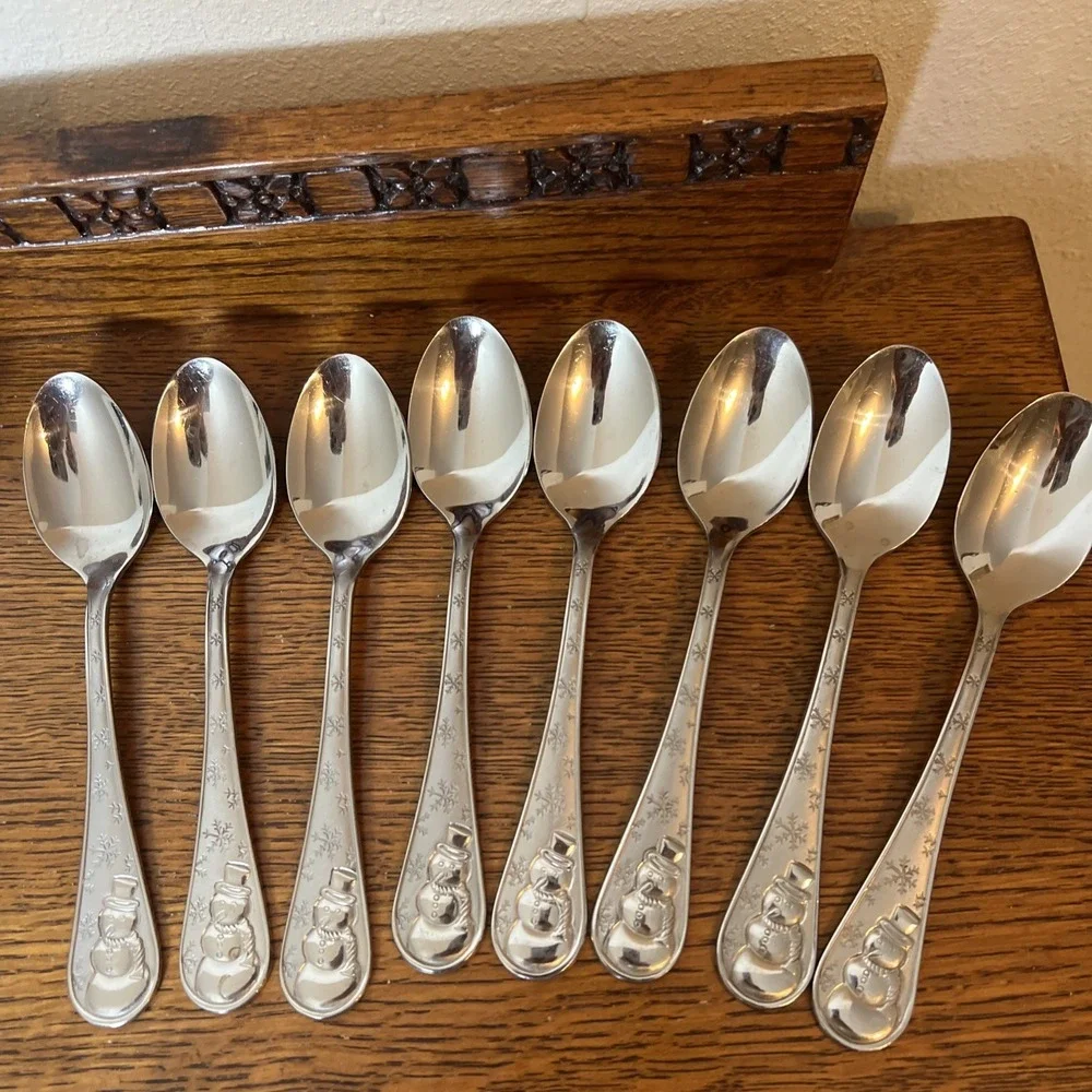 SNOWMAN FROST Cambridge 40 Pieces - 8 Settings 18/0 Stainless Flatware